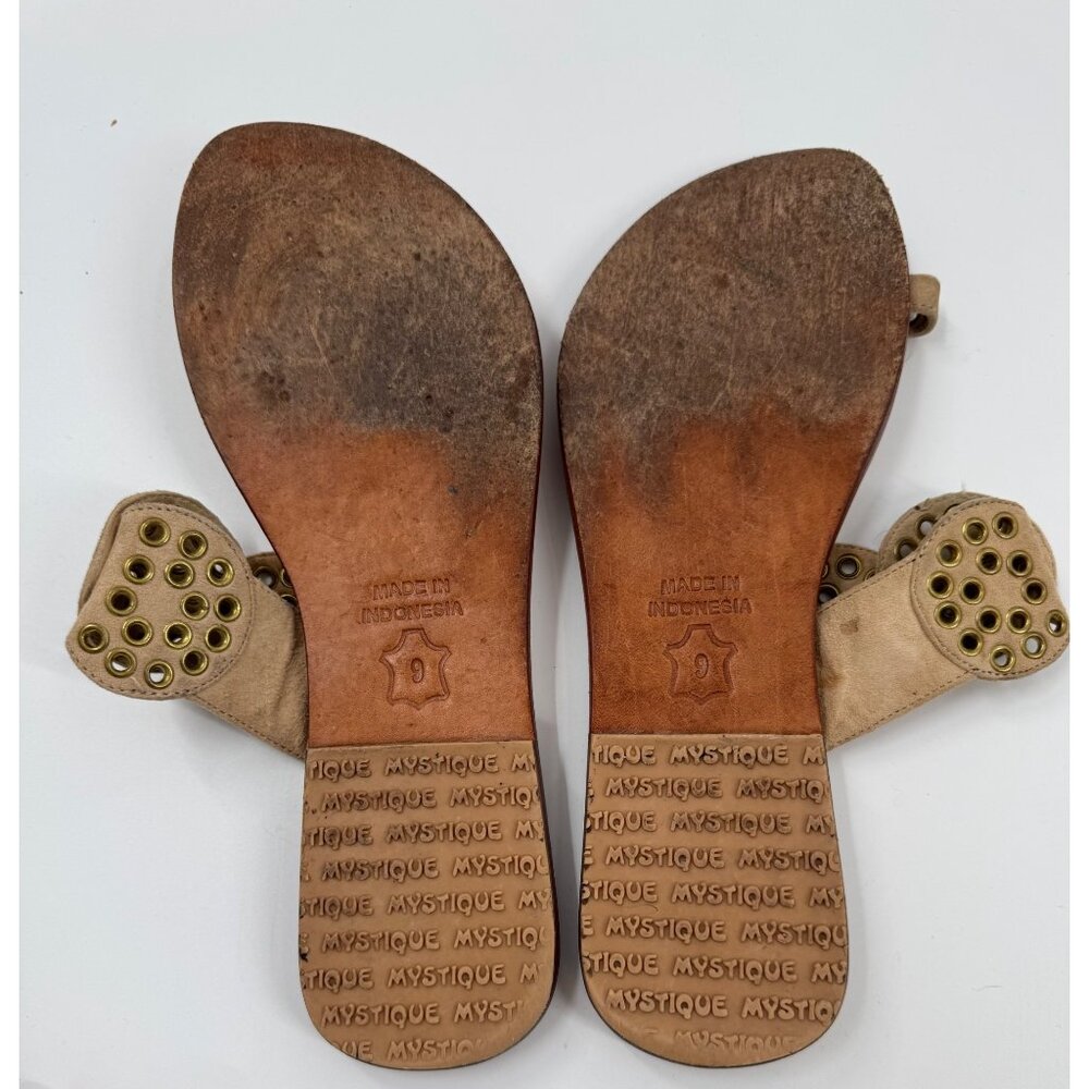 Mystique Womens Size 9 Tan Leather Sandals With Gold Stud Accents - Picture 5 of 11